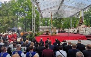Pielgrzymka świata męskiego do sanktuarium w Piekarach Śląskich (2)