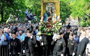 Pielgrzymka świata męskiego do sanktuarium w Piekarach Śląskich (3)