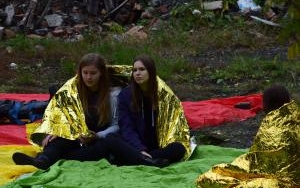 Poszkodowani i ratownicy