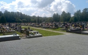 PODPISANO UMOWĘ NA UZDATNIANIE CMENTARZA W TRZEBINI (2)