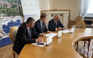SRK PRZEKAŻE KOLEJNE TERENY - PODPISANO LIST INTENCYJNY Z GMINĄ ŚWIĘTOCHŁOWICE (4)