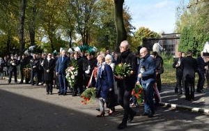 W pierwszym rzędzie rodziny ofiar katastrofy